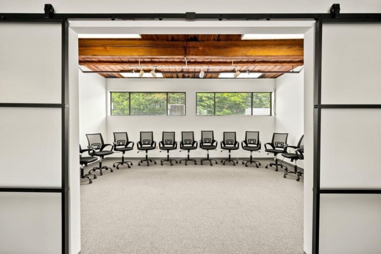 31-web-or-mls-LLP_MWC08259_compressed