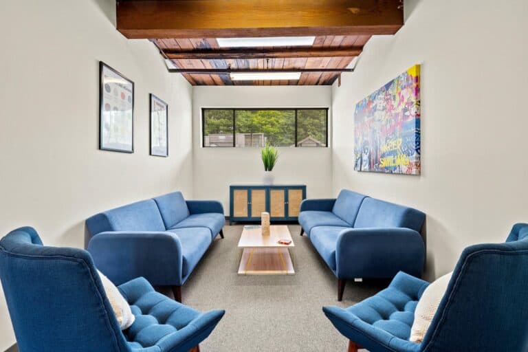 33-web-or-mls-LLP_MWC08269_compressed