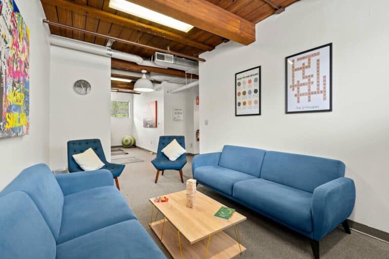 36-web-or-mls-LLP_MWC08284_compressed